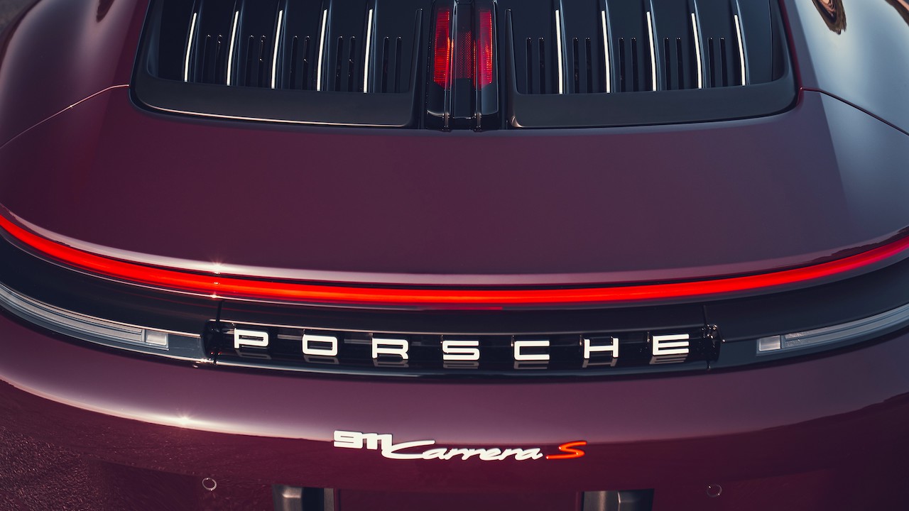 AUBERGINE_911_CARRERA_S_MANUAL_016_MU202425-R
